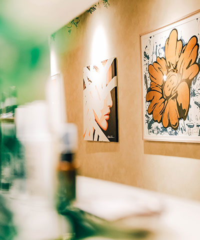 パナケアストレッチ店内に飾られた絵画