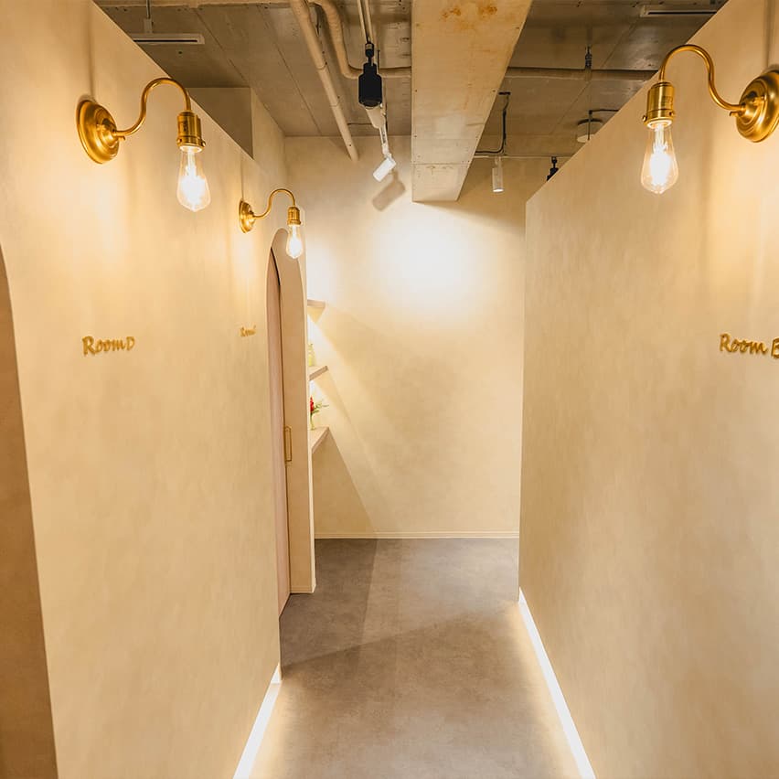 三軒茶屋店廊下